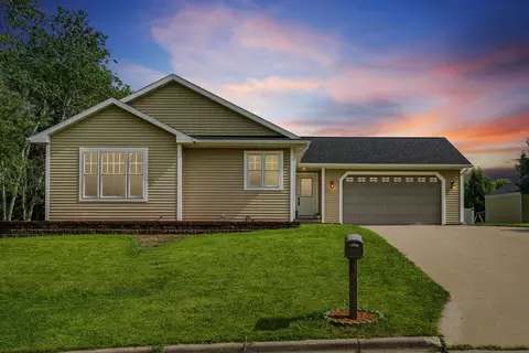 780 Country Club Ct, Platteville, WI 53818