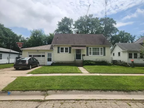 504 Edgewater St, Portage, WI 53901