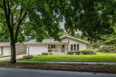 518 Topaz Ln, Madison, WI 53714