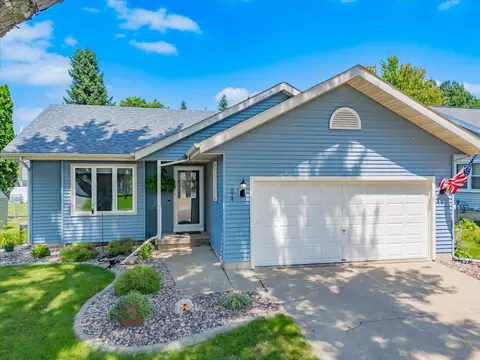 824 W Mohawk Trl, Deforest, WI 53532