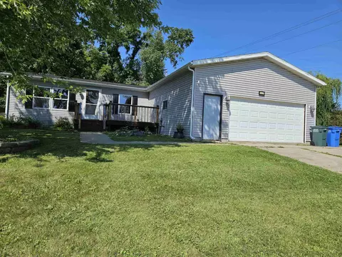 1400 Evergreen Dr, Baraboo, WI 53913