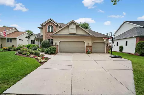 604 Pleasant Valley Pkwy, Waunakee, WI 53597