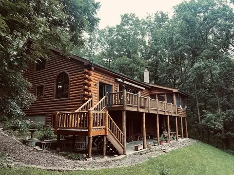 61651 Hawk Point Rd, Ferryville, WI 54628
