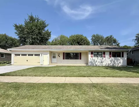 2222 N Lexington Dr, Janesville, WI 53545