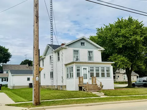 327 E Racine St, Jefferson, WI 53549