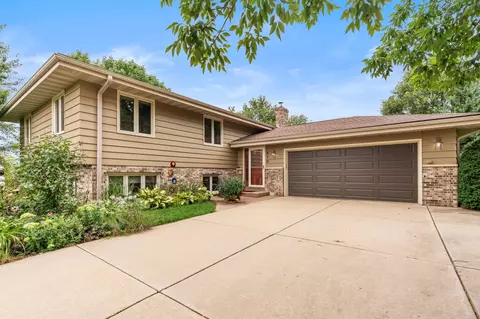410 Blue View Dr, Mount Horeb, WI 53572