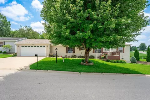 5737 Butternut Dr, Machesney Park, IL 61115