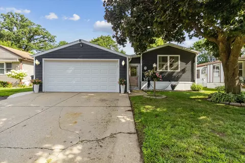82 Falling Creek Cir, Janesville, WI 53548