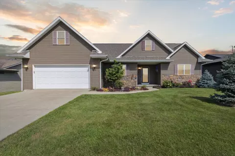 1175 Edgeview Dr, Janesville, WI 53545