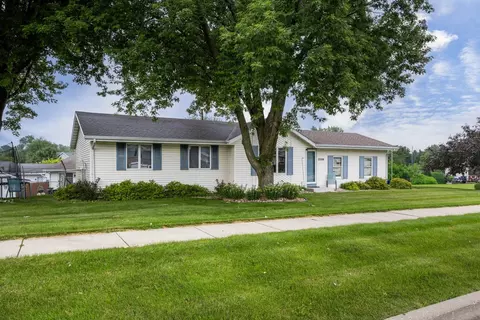 2206 Green Valley Dr, Janesville, WI 53546