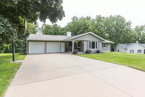 1510 Scrabble Creek Dr, Hazel Green, WI 53811