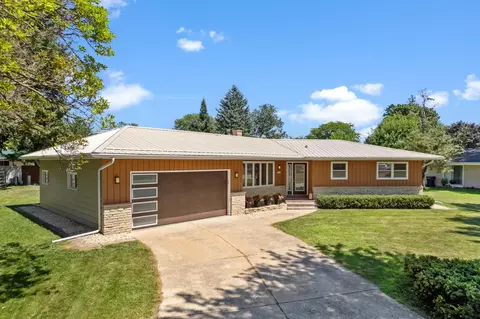 1016 Erie Dr, Janesville, WI 53545