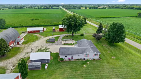 w10668 Oak Center Road, Waupun, WI 53963