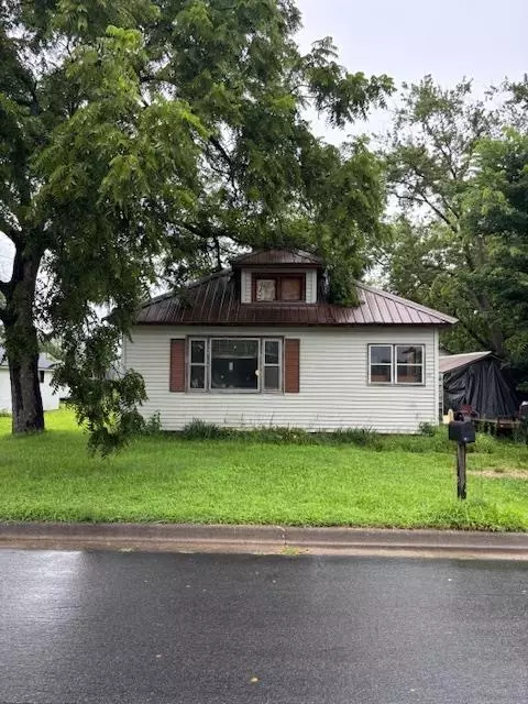 207 Center St, Boscobel, WI 53805