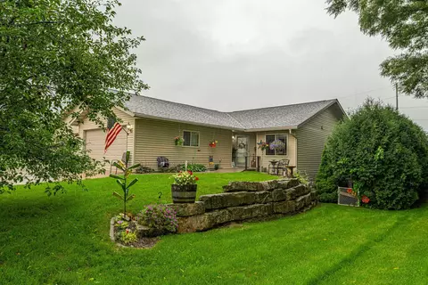 1012 Georgene St, Dodgeville, WI 53533