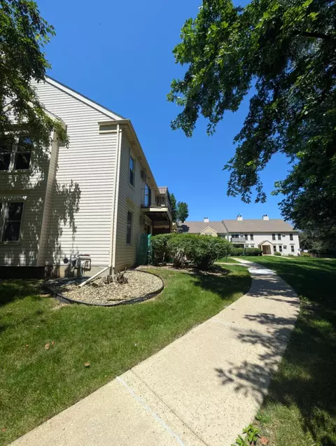 6758 Park Ridge Dr #C, Madison, WI 53719