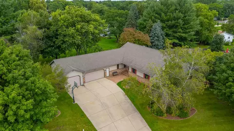 106 Wildwood Dr, Columbus, WI 53925