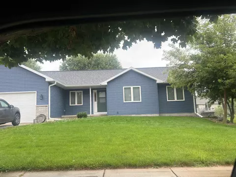 430 Drumlin Hl, Deerfield, WI 53531