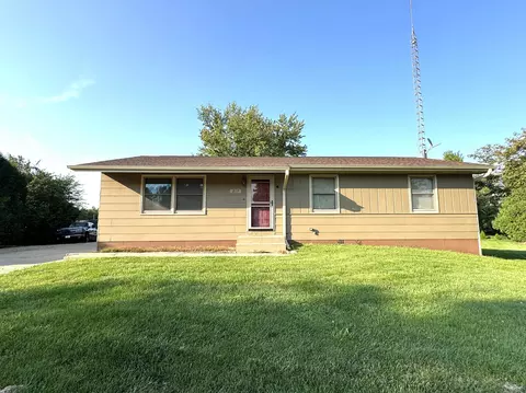 217 W 22nd Street Ct, Monroe, WI 53566