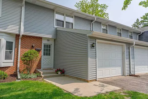 32 Whitcomb Cir, Madison, WI 53711