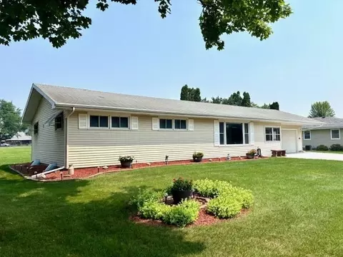 1914 Elizabeth St, Janesville, WI 53548