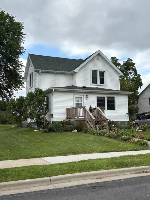 29 Temple Ave, Benton, WI 53803