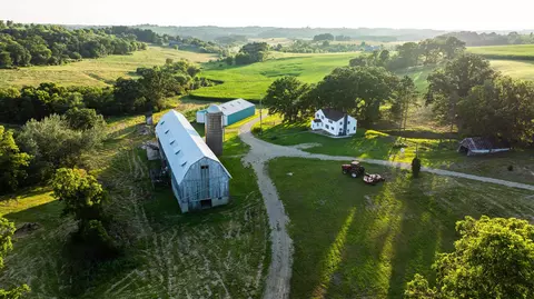 8991 Mckenzie Ln, Hollandale, WI 53544