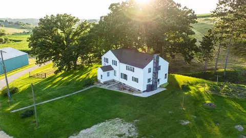 8991 Mckenzie Ln, Hollandale, WI 53544