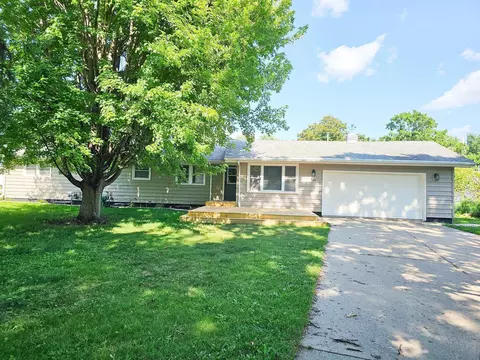 101 N Clear Lake Ave, Milton, WI 53563