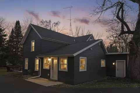 s5687 Old Lake Road, Baraboo, WI 53913