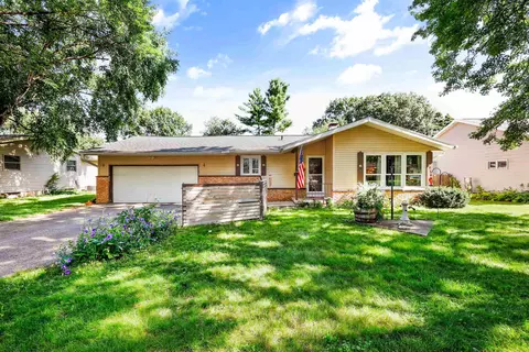 1222 Iowa Dr, Madison, WI 53704