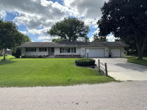 648 E Petunia Ln, Beloit, WI 53511