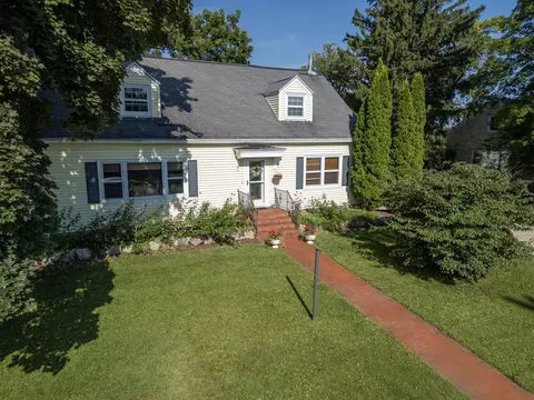 15 N Western Ave, Deerfield, WI 53531