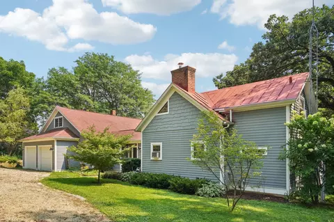 2473 Mt Hope Rd, Dodgeville, WI 53533