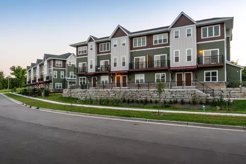 2674 Notre Dame Dr #105, Fitchburg, WI 53711