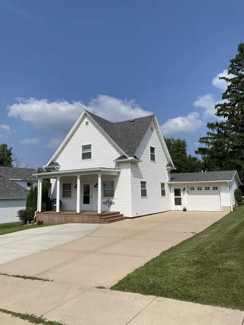 744 Main St, Highland, WI 53543