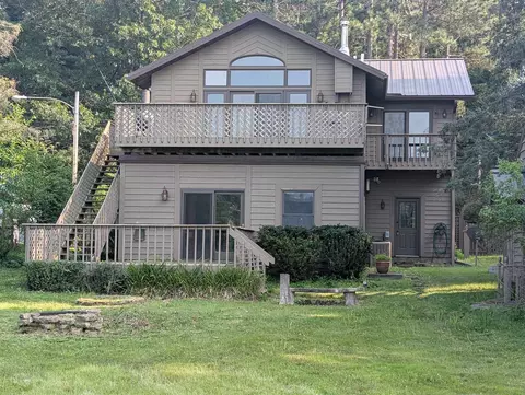 w8076 Eagle Court, Oxford, WI 53952