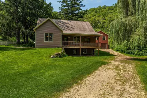 2971 Hunter Hollow Rd, Dodgeville, WI 53533