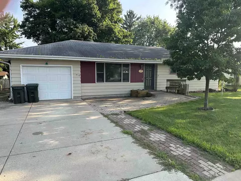 139 E Klubertanz Dr, Sun Prairie, WI 53590
