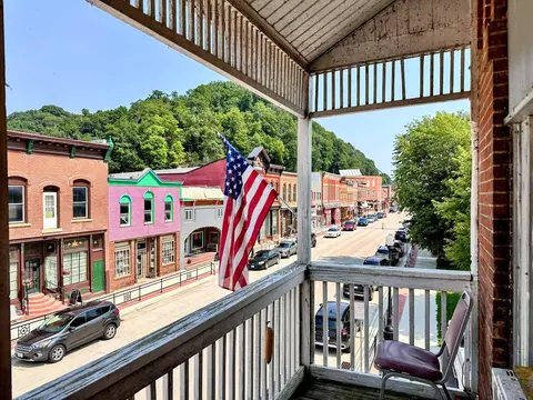 229 Main St, Mcgregor, IA 52157