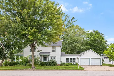 524 South St, Green Lake, WI 54941