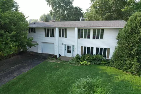 623 W Chapel St, Dodgeville, WI 53533