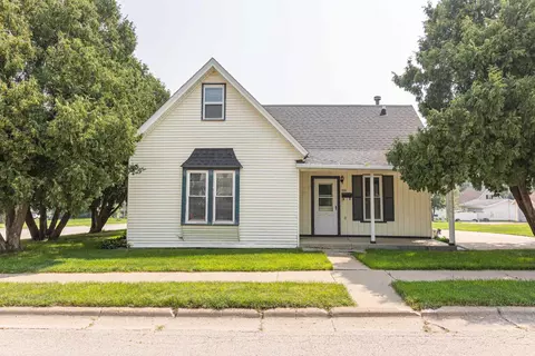 220 N Washington St, Cuba City, WI 53807