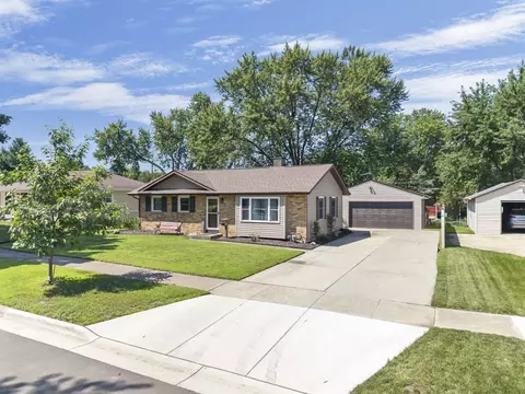1616 Pershing Pl, Janesville, WI 53546