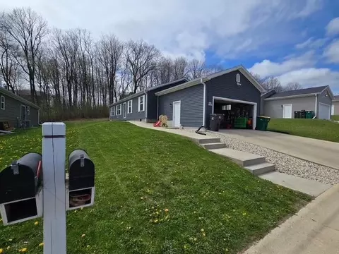 n114w21077 Briarwood Ln, Germantown, WI 53022