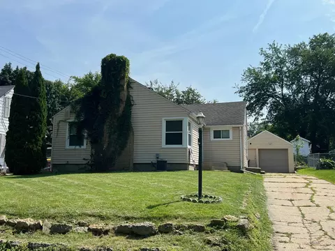 912 Peter Ave, Rockford, IL 61108