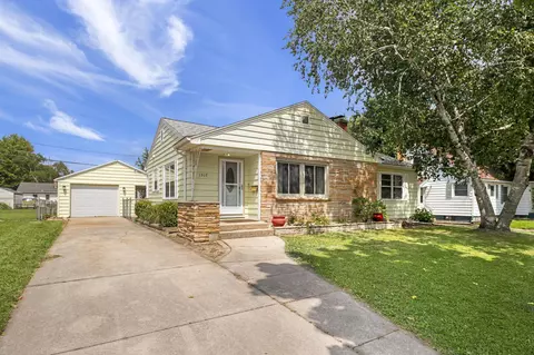 1517 E Memorial Dr, Janesville, WI 53545