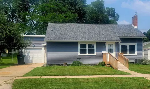 525 10th St, Baraboo, WI 53913