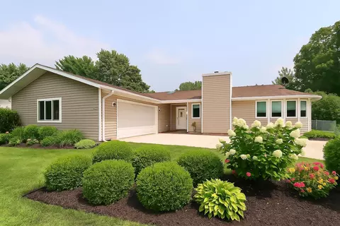 2105 Yorkshire Dr, Beloit, WI 53511