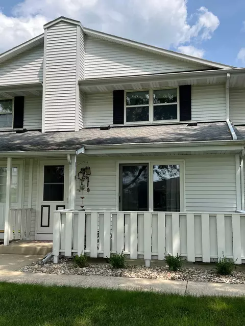 2539 N Lexington Dr #5, Janesville, WI 53545